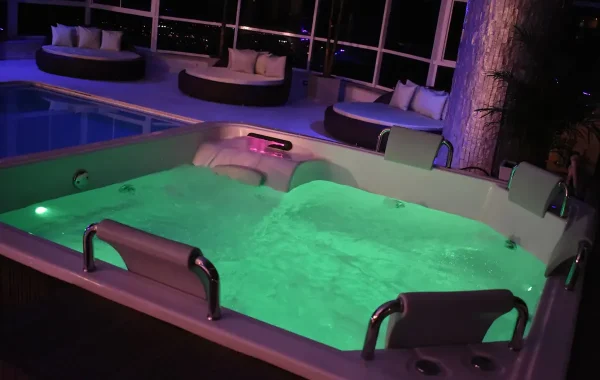 pablo-escobar-penthouse-medellin-jacuzzi (1)