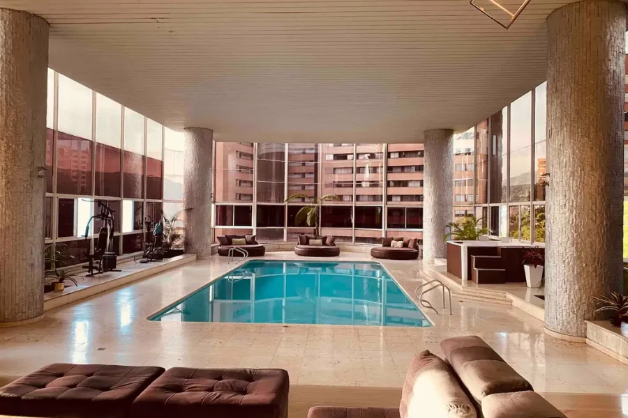 pablo-escobar-penthouse-medellin-pool (3)